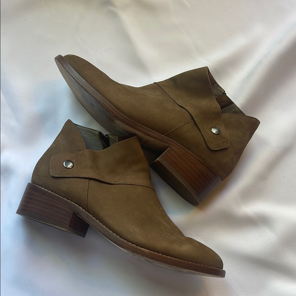 Eileen Fisher Billie Antelope Brown Nubuck Leather Ankle Boots Size 7.5